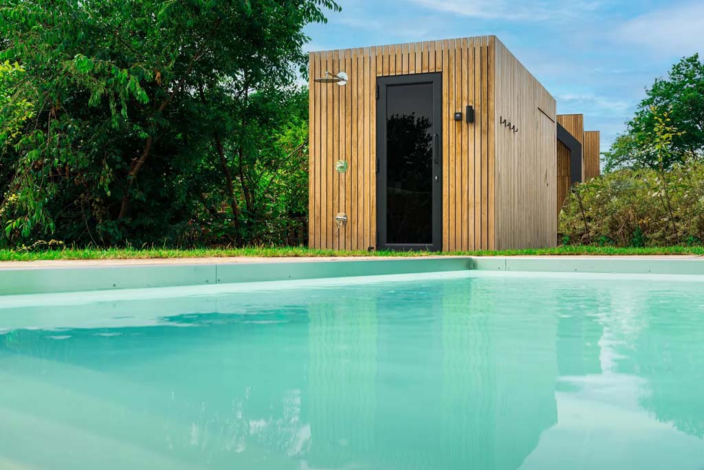 Privé zwembad en tuin in Friesland