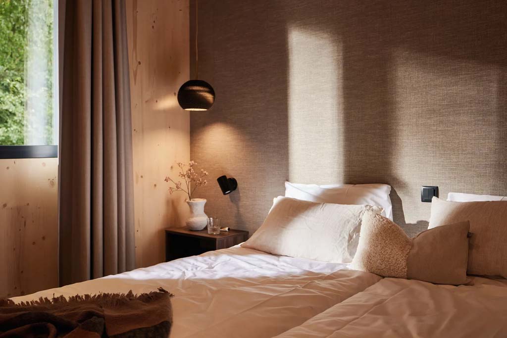 Slaapkamer 4-persoons zwembad huisje op Landal Resort Brinckerduyn