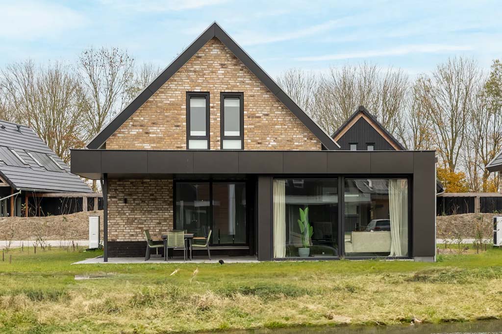 Vrijstaand vakantiehuis met een verwarmd binnenzwembad