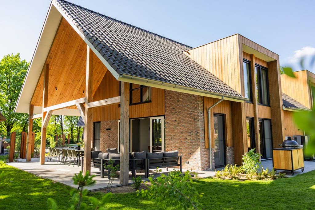 Luxe villa met overdekt buitenzwembad, jacuzzi en sauna