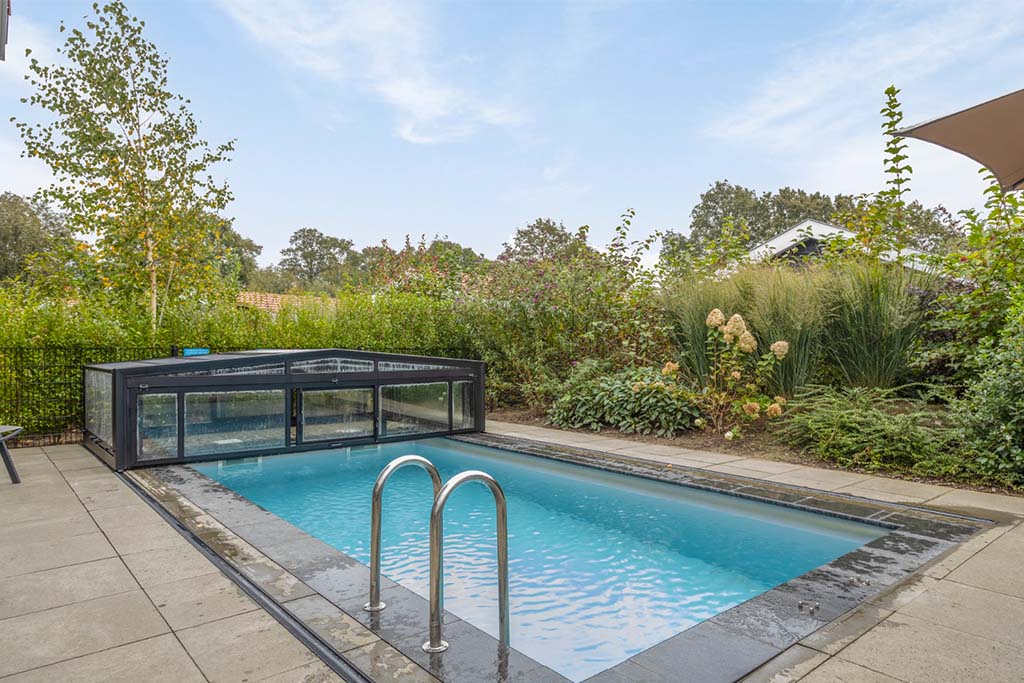 Buitenzwembad van de 10-persoons Villa Résidence Lichtenvoorde