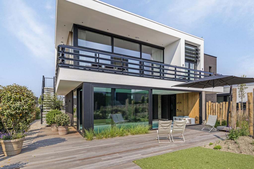 Exterieur vakantiehuis met zwembad in Zeeland