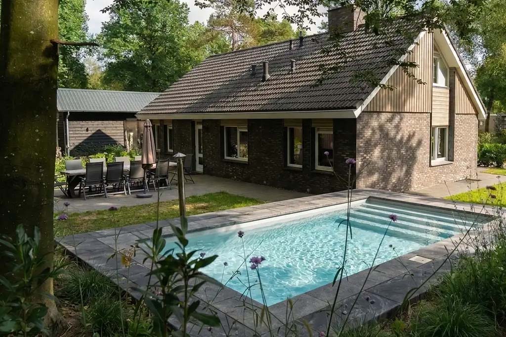 Villa aan het water met privé zwembad, jacuzzi en sauna