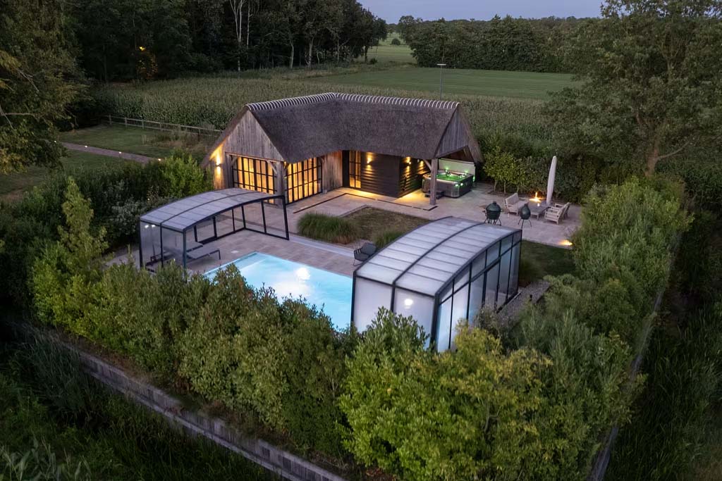 Luxe vrijstaande wellnessvilla met zwembad in Friesland